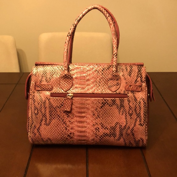 Gorgeous Pink Snakeskin Pattern Purse! 👛 - Picture 2 of 4